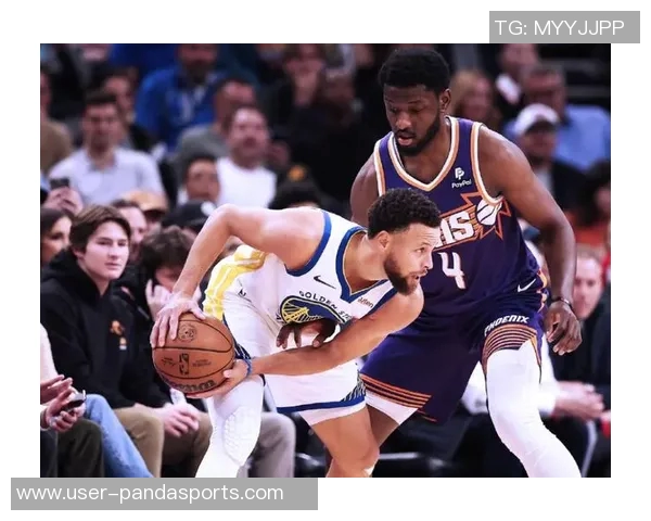 库里本赛季对阵拓者表现惊艳场均32分5助攻75记三分命中率超高